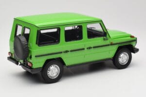 Mercedes G-Class W460 LWB Verde Minichamps 1:18 155038101 Metal - imagem 2 de 6