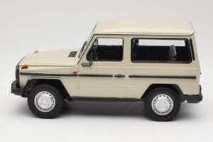 Mercedes G-Class W460 SWB Grey Metallic Minichamps 1:18 155038004 Metal - imagem 3 de 6