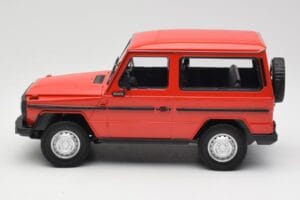 Mercedes G-Class W460 SWB Vermelho Minichamps 1:18 155038002 Metal - imagem 3 de 6