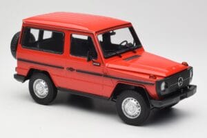 Mercedes G-Class W460 SWB Vermelho Minichamps 1:18 155038002 Metal - imagem 4 de 6