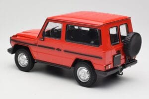 Mercedes G-Class W460 SWB Vermelho Minichamps 1:18 155038002 Metal - imagem 5 de 6
