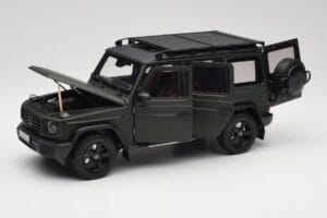 Mercedes G-Class W465 Verde Azeitona Norev 1:18 B66960662 Metal - imagem 2 de 8
