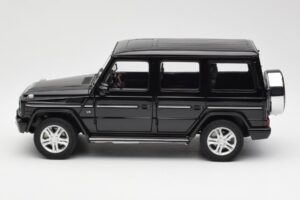 Mercedes G500 W463 Preto AUTOart 1:18 76216 Metal - imagem 4 de 8