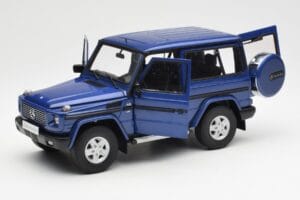 Mercedes G500 W463 SWB Azul AUTOart 1:18 76114 Metal - imagem 2 de 8