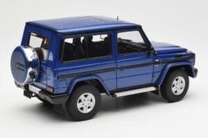 Mercedes G500 W463 SWB Azul AUTOart 1:18 76114 Metal - imagem 3 de 8