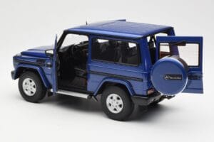 Mercedes G500 W463 SWB Azul AUTOart 1:18 76114 Metal - imagem 5 de 8