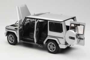 Mercedes G55 AMG W463 Prata AUTOart 1:18 76247 Metal - imagem 5 de 8