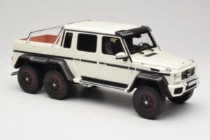 Mercedes AMG G63 6x6 W463 Branco GT Spirit 1:18 GT100 Resina - imagem 4 de 6