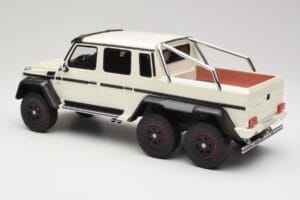 Mercedes AMG G63 6x6 W463 Branco GT Spirit 1:18 GT100 Resina - imagem 5 de 6