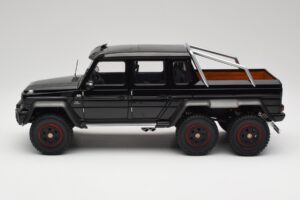 Mercedes AMG G63 W463 6x6 Gloss Preto AUTOart 1:18 76306 Compósito - imagem 4 de 8