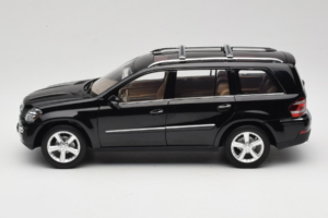 Mercedes GL X164 Obsidian Black Minichamps 1:18 B66962334 Metal - imagem 4 de 8