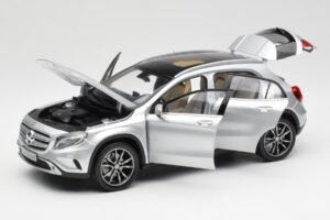 Mercedes GLA X156 Polar Prata Metálico Norev 1:18 B66960267 Metal - imagem 2 de 8
