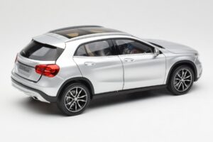 Mercedes GLA X156 Polar Prata Metálico Norev 1:18 B66960267 Metal - imagem 3 de 8