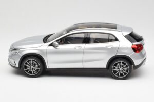 Mercedes GLA X156 Polar Prata Metálico Norev 1:18 B66960267 Metal - imagem 4 de 8