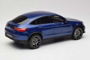 Mercedes AMG GLC 43 Coupe Brilliant Azul GT Spirit 1:18 B66960468 Resina - imagem 2 de 6