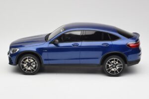 Mercedes AMG GLC 43 Coupe Brilliant Azul GT Spirit 1:18 B66960468 Resina - imagem 3 de 6