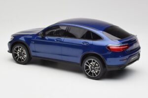 Mercedes AMG GLC 43 Coupe Brilliant Azul GT Spirit 1:18 B66960468 Resina - imagem 5 de 6