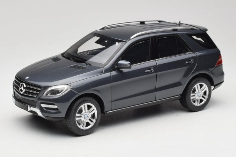 Mercedes M-Class W164 Grey Metallic Minichamps 1:18 100030100 Metal