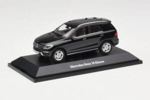 Mercedes M-Class W166 Obsidian Black Metallic Minichamps 1:43 B66960060 Metal - imagem 2 de 4