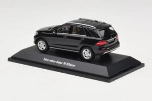 Mercedes M-Class W166 Obsidian Black Metallic Minichamps 1:43 B66960060 Metal - imagem 3 de 4