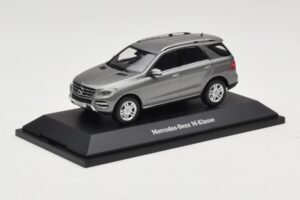 Mercedes M-Class W166 Palladium Silver Metallic Minichamps 1:43 B66960061 Metal - imagem 2 de 4