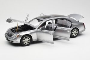 Maybach 62 LWB Himalaya Prata Dealer Edition AUTOart 1:18 B66962178 Metal - imagem 2 de 8