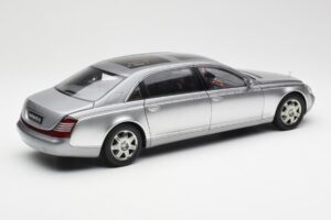 Maybach 62 LWB Himalaya Prata Dealer Edition AUTOart 1:18 B66962178 Metal - imagem 3 de 8
