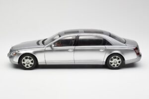 Maybach 62 LWB Himalaya Prata Dealer Edition AUTOart 1:18 B66962178 Metal - imagem 4 de 8