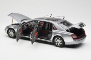 Maybach 62 LWB Himalaya Prata Dealer Edition AUTOart 1:18 B66962178 Metal - imagem 5 de 8