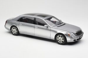 Maybach 62 LWB Himalaya Prata Dealer Edition AUTOart 1:18 B66962178 Metal - imagem 6 de 8