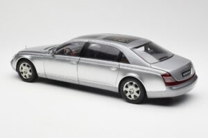 Maybach 62 LWB Himalaya Prata Dealer Edition AUTOart 1:18 B66962178 Metal - imagem 7 de 8
