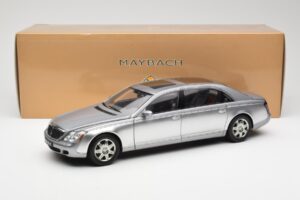 Maybach 62 LWB Himalaya Prata Dealer Edition AUTOart 1:18 B66962178 Metal - imagem 8 de 8