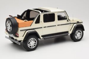 Mercedes Maybach G650 Landaulet W463 Branco Schuco 1:18 450017800 Metal - imagem 2 de 6