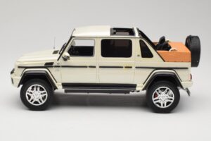 Mercedes Maybach G650 Landaulet W463 Branco Schuco 1:18 450017800 Metal - imagem 3 de 6