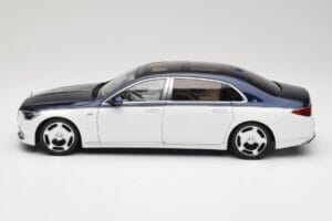 Mercedes Maybach S-Class Z223 Nautical Blue Diamond White Almost Real 1:18 820126 Metal - imagem 4 de 8