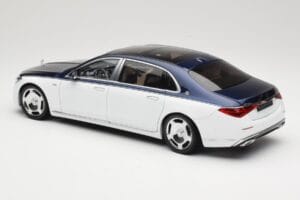 Mercedes Maybach S-Class Z223 Nautical Blue Diamond White Almost Real 1:18 820126 Metal - imagem 7 de 8