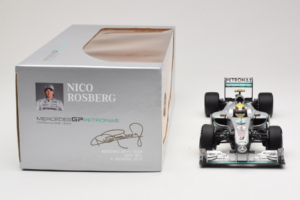 Mercedes MGP W01 #4 N. Rosberg Mercedes GP 2010 Minichamps 1:18 110100004 Metal - imagem 6 de 7