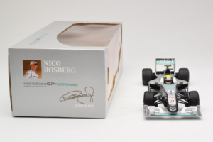 Mercedes MGP W01 #4 N. Rosberg Mercedes GP Showcar 2010 Minichamps 1:18 150100074 Metal - imagem 6 de 7