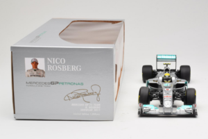 Mercedes MGP W02 #8 N. Rosberg Mercedes GP Showcar 2011 Minichamps 1:18 110110078 Metal - imagem 6 de 7