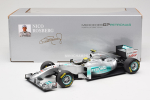 Mercedes MGP W02 #8 N. Rosberg Mercedes GP Showcar 2011 Minichamps 1:18 110110078 Metal - imagem 7 de 7