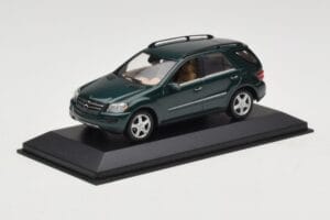 Mercedes ML 500 W164 Verde Escuro Minichamps 1:43 400034500 Metal - imagem 2 de 4