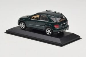 Mercedes ML 500 W164 Verde Escuro Minichamps 1:43 400034500 Metal - imagem 3 de 4