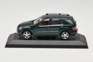 Mercedes ML 500 W164 Verde Escuro Minichamps 1:43 400034500 Metal
