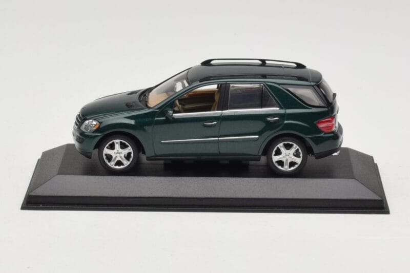 Mercedes ML 500 W164 Verde Escuro Minichamps 1:43 400034500 Metal