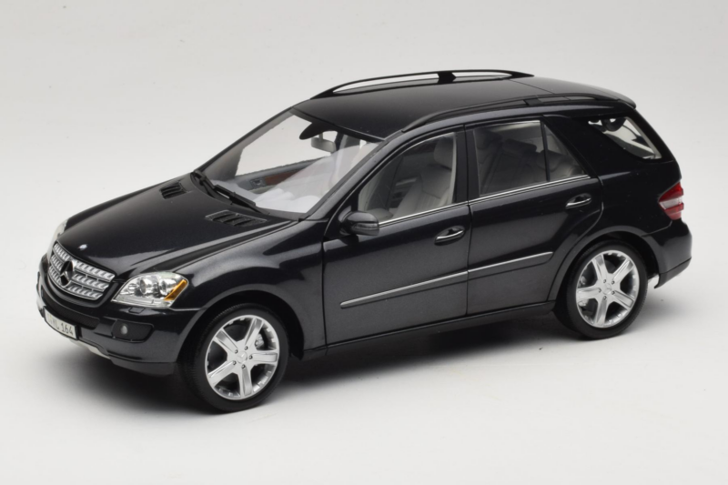 Mercedes ML W164 Obsidian Black Edição Concessionário Minichamps 1:18 B66962321 Metal