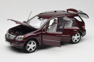 Mercedes ML W164 Red Metallic Minichamps 1:18 150034500 Metal - imagem 2 de 8