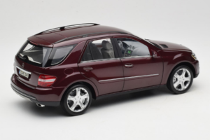 Mercedes ML W164 Red Metallic Minichamps 1:18 150034500 Metal - imagem 3 de 8