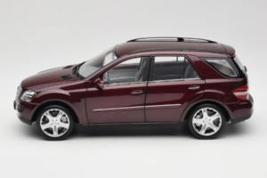 Mercedes ML W164 Red Metallic Minichamps 1:18 150034500 Metal - imagem 4 de 8