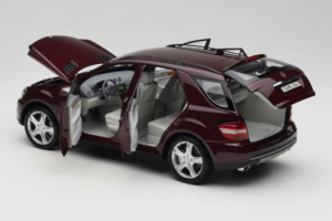 Mercedes ML W164 Red Metallic Minichamps 1:18 150034500 Metal - imagem 5 de 8