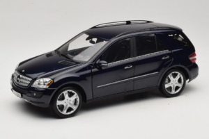 Mercedes ML W164 Tanzanite Blue Edição Concessionário Minichamps 1:18 B66962322 Metal